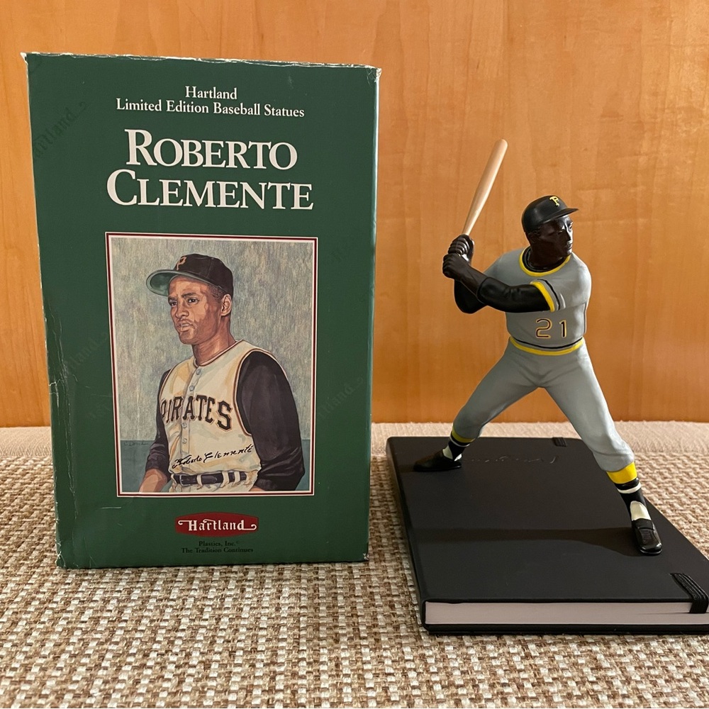 Roberto Clemente Custom Painted Road Hartland Limited Edition Statue